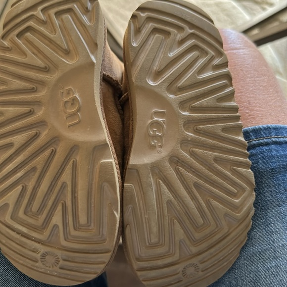 Uggs children boot worn a few times - Picture 4 of 5